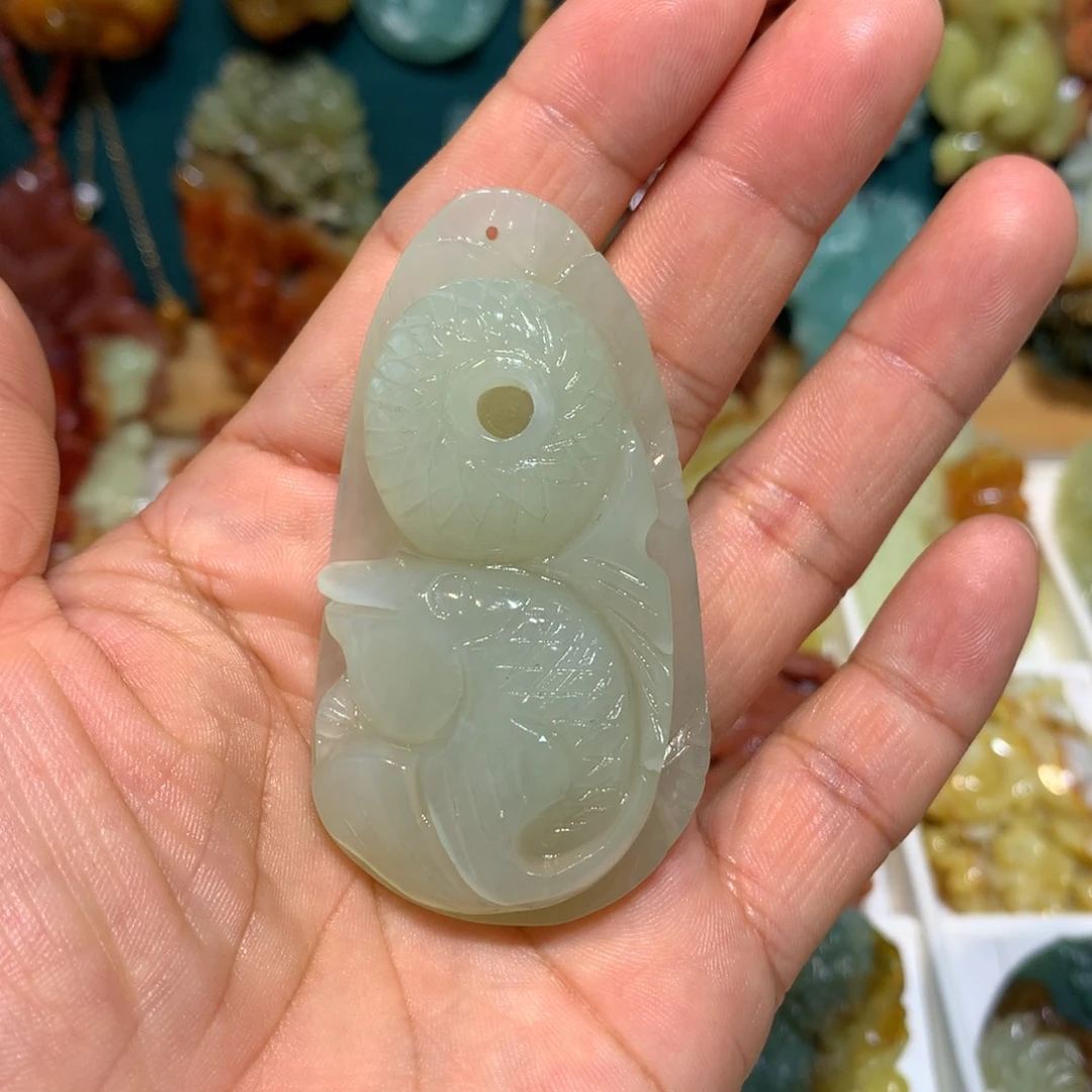 蛇纹石玉未镶嵌颈饰