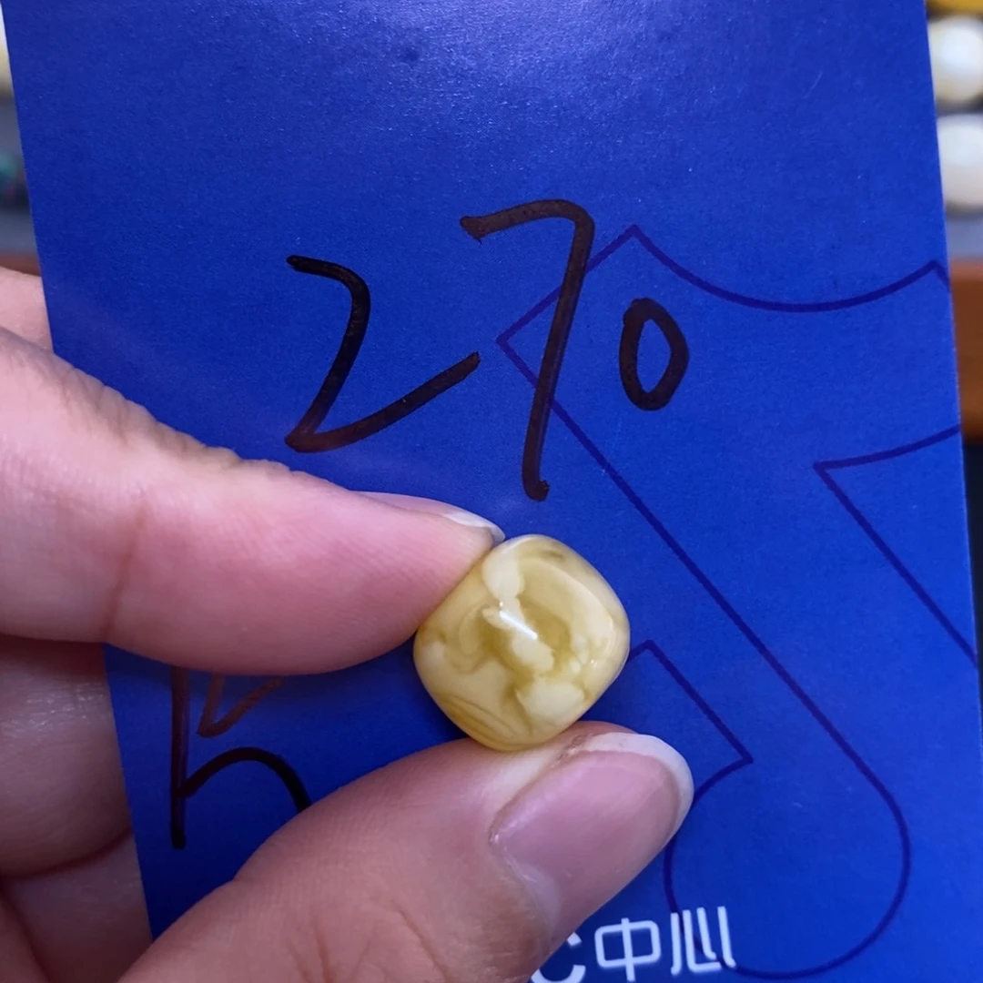 裸石琥珀未镶嵌苗**意蜜蜡