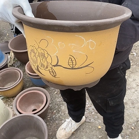 中国宜兴紫砂花盆，