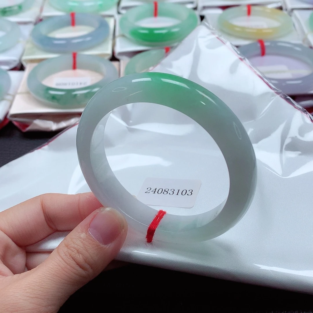 翡翠手镯未镶嵌天然A货翡翠