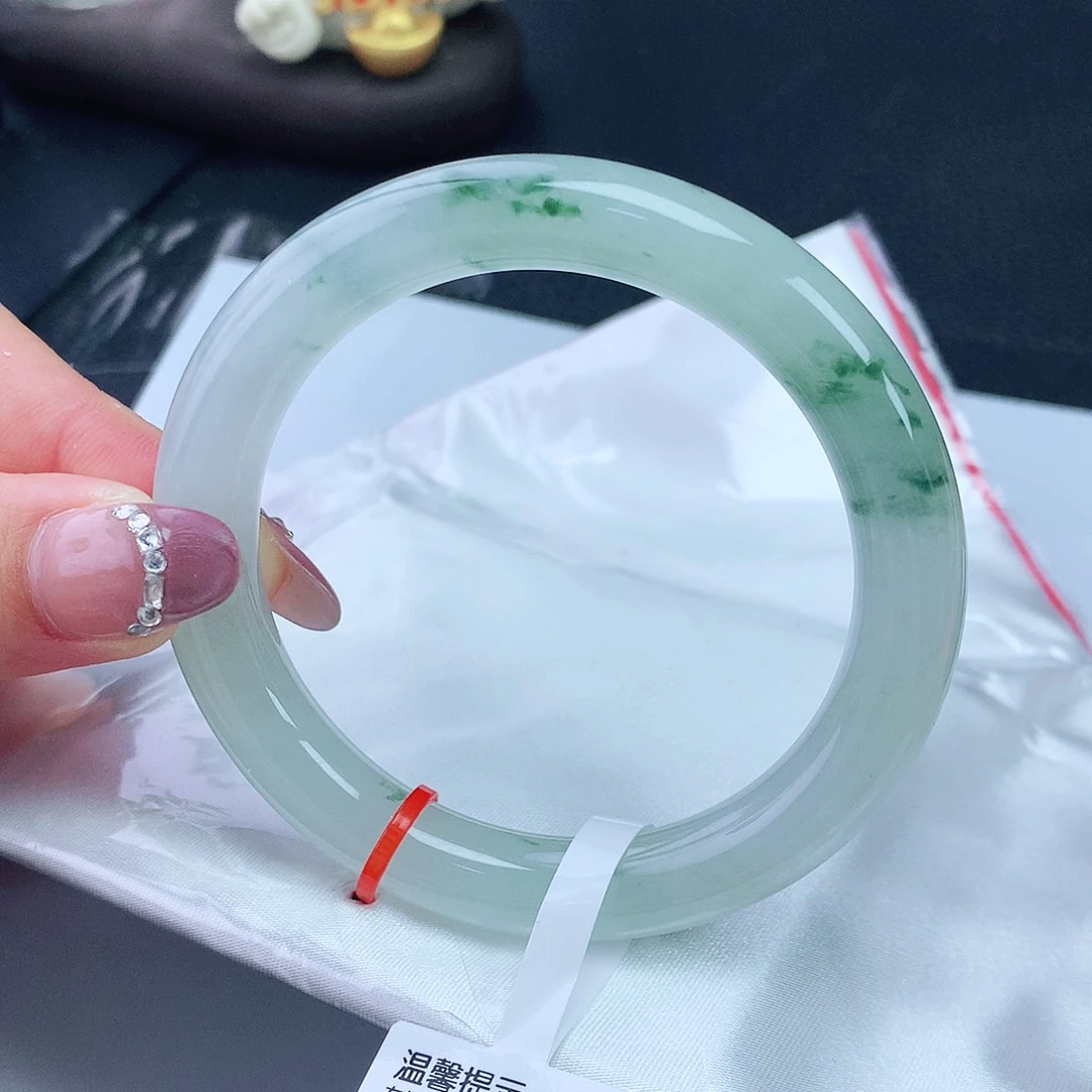 翡翠手镯未镶嵌54圈