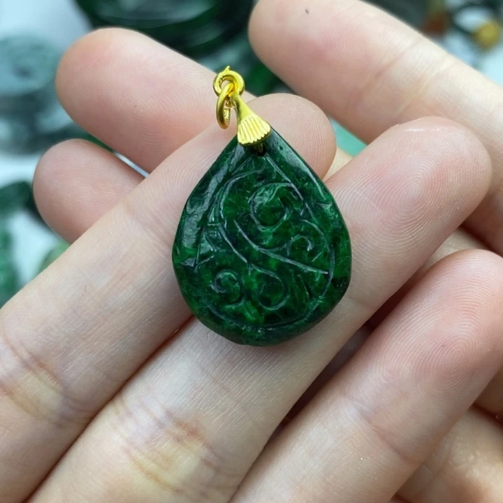 颈饰未镶嵌翡翠凌**雪