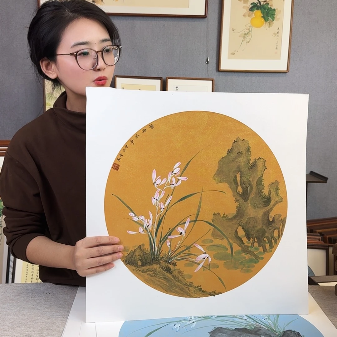 国画手绘带框尺寸： 53*53