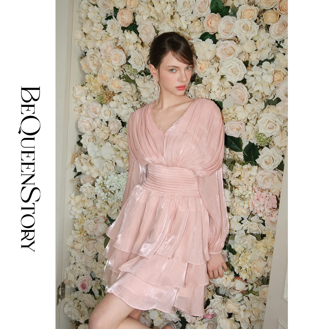 余潇潇【蜜桃冰沙】新款时尚经典手工钉珠V领收腰连衣裙