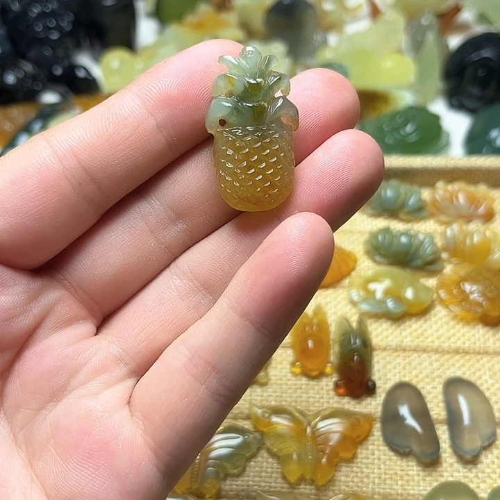 未镶嵌蛇纹石玉颈饰