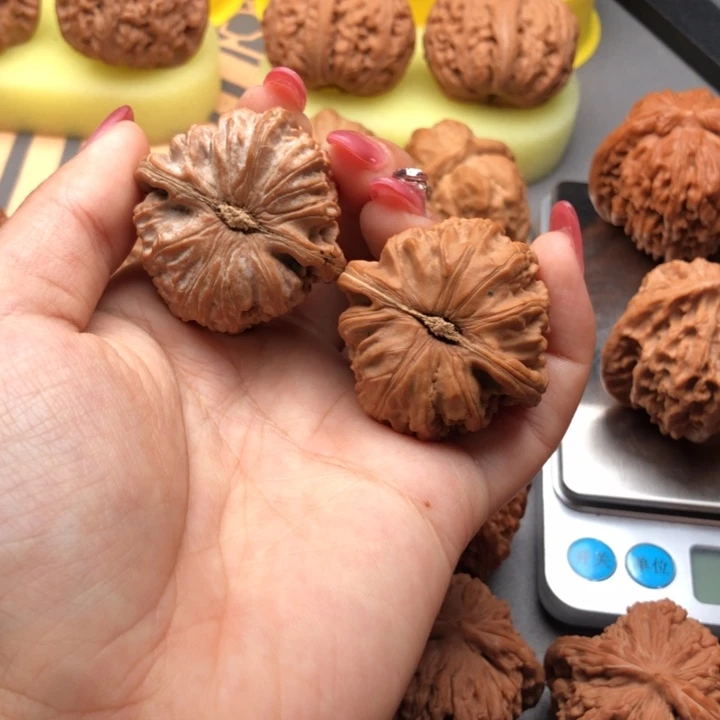 扬***言吊坠文玩核桃39白狮子