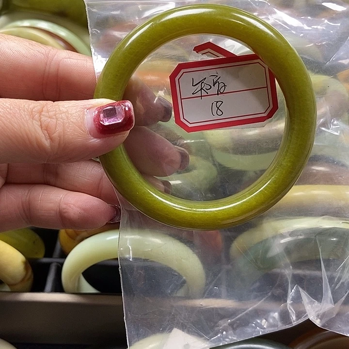 蛇纹石玉手镯未镶嵌知*