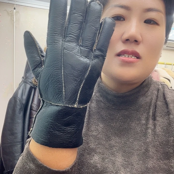 贪**?1双皮毛一体男士深色