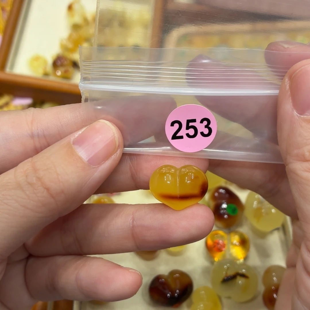 琥珀未镶嵌珠宝奇石