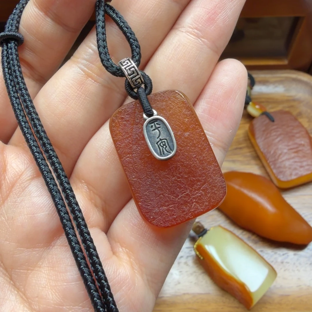 琥珀未镶嵌吊坠(赠链)