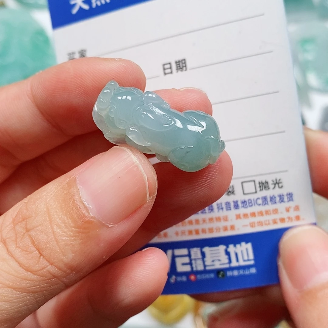 翡翠未镶嵌颈饰貔貅