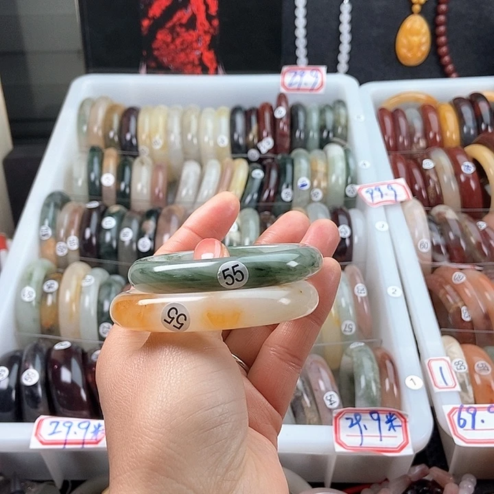 石英质玉手镯未镶嵌艳*