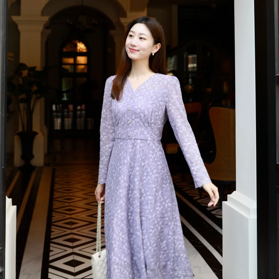 迪图时尚V领蕾丝长袖连衣裙优雅显瘦设计