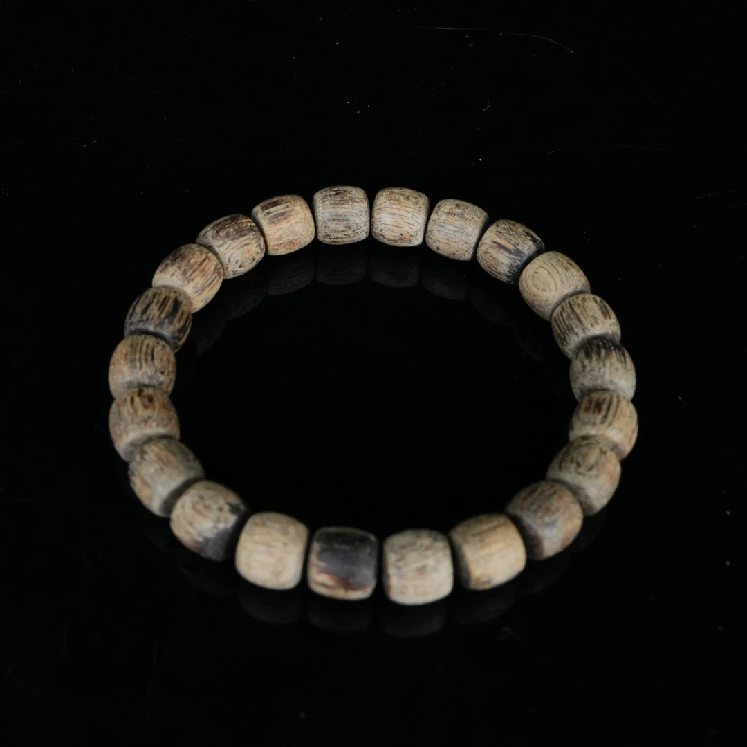 A7069 迪拜回流达拉干软油沉香老型珠 0.85x0.85cm  7.55g