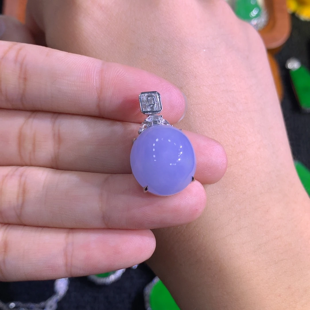 【闪购商品】颈饰18K金镶嵌翡翠
