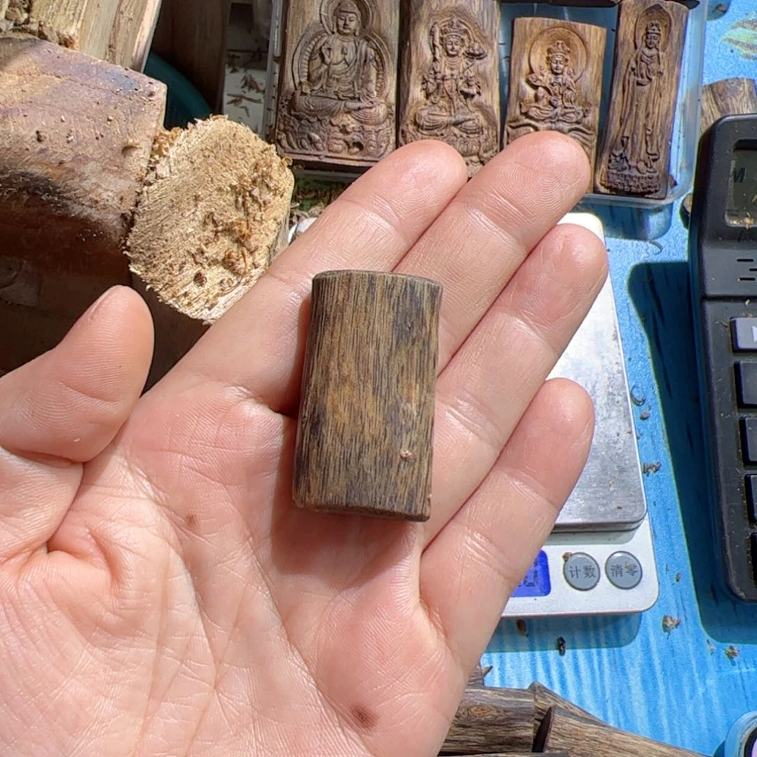 沉香吊坠白棋素牌5克