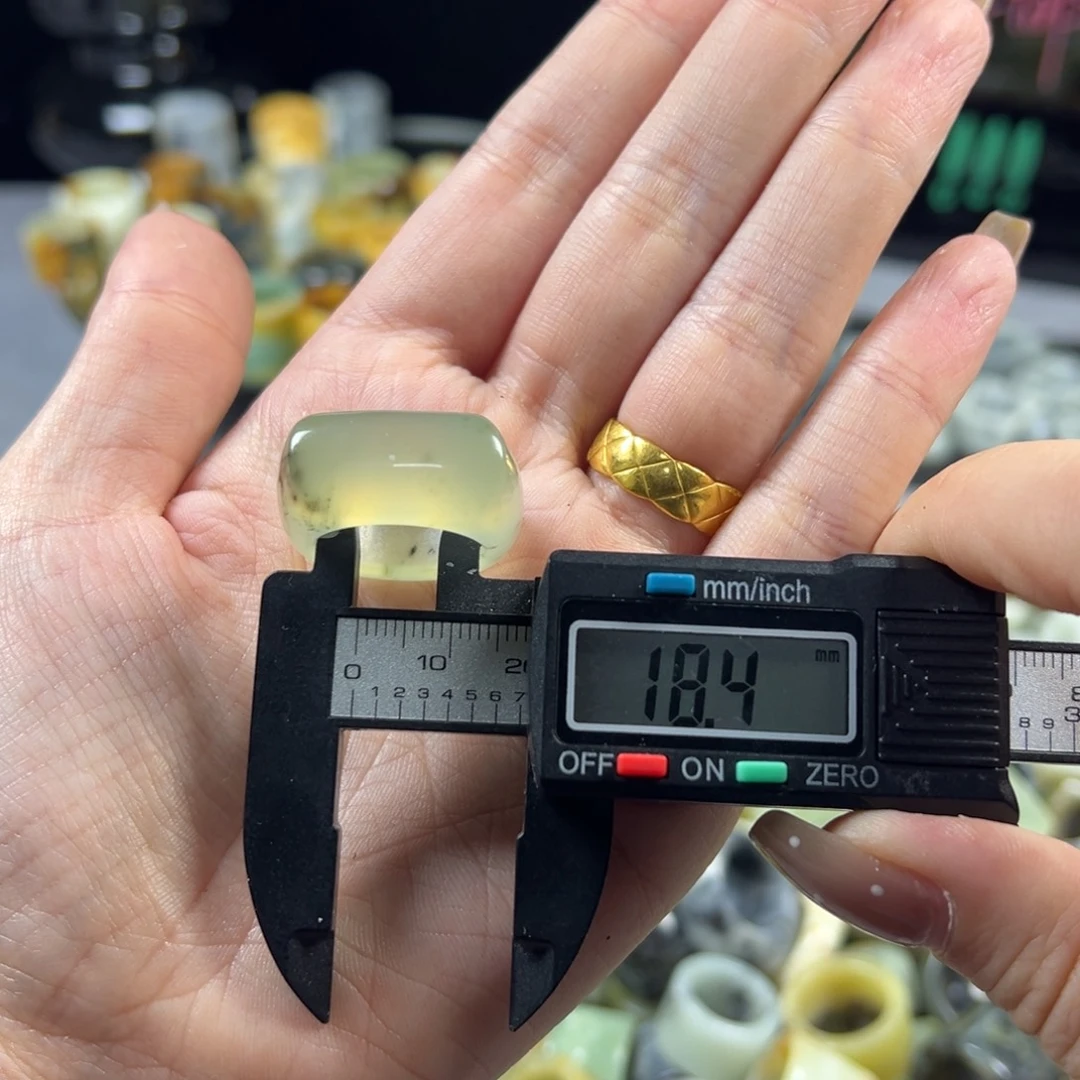 蛇纹石玉未镶嵌戒指