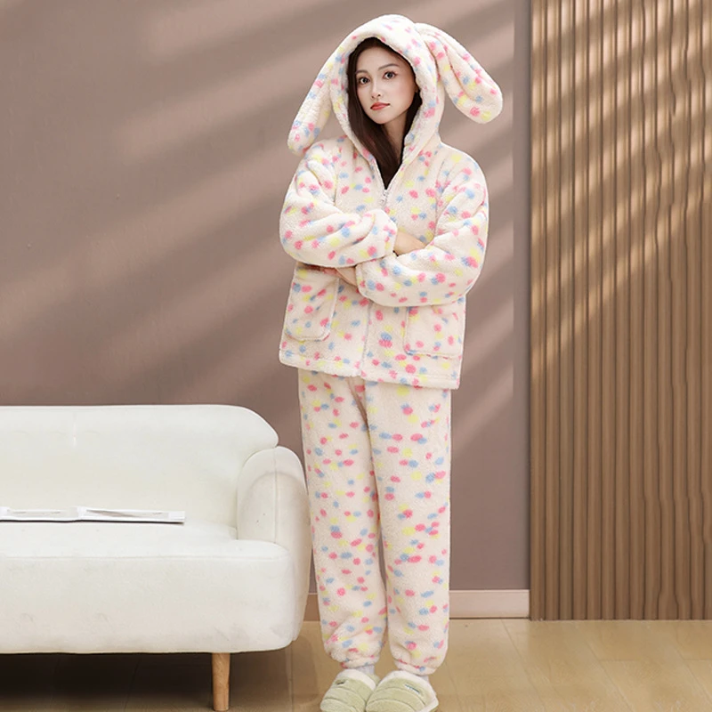 新款秋冬季珊瑚绒睡衣长袖女冬天加绒加厚彩色波点法兰绒加厚睡衣