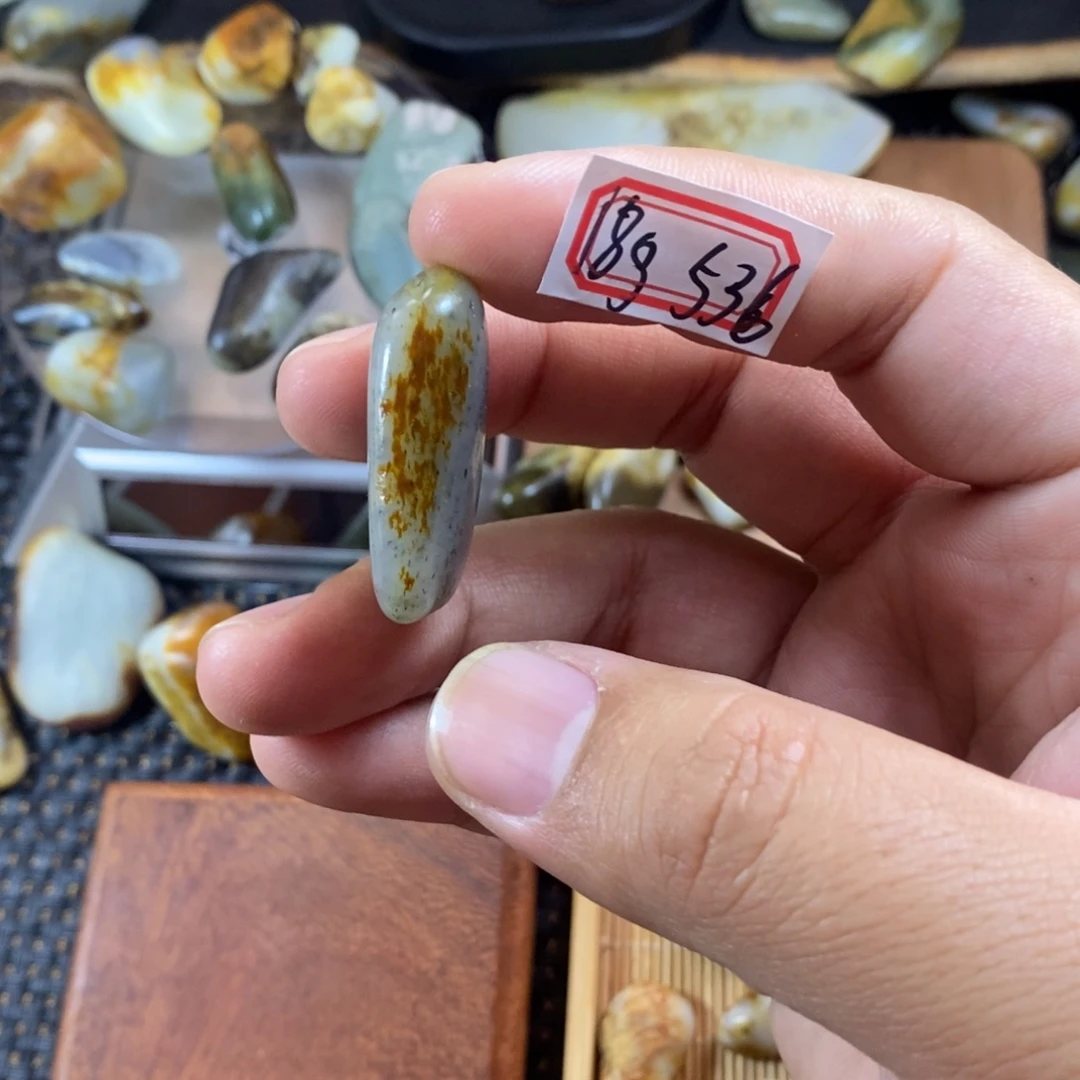 和田玉（糖玉）未镶嵌挂件