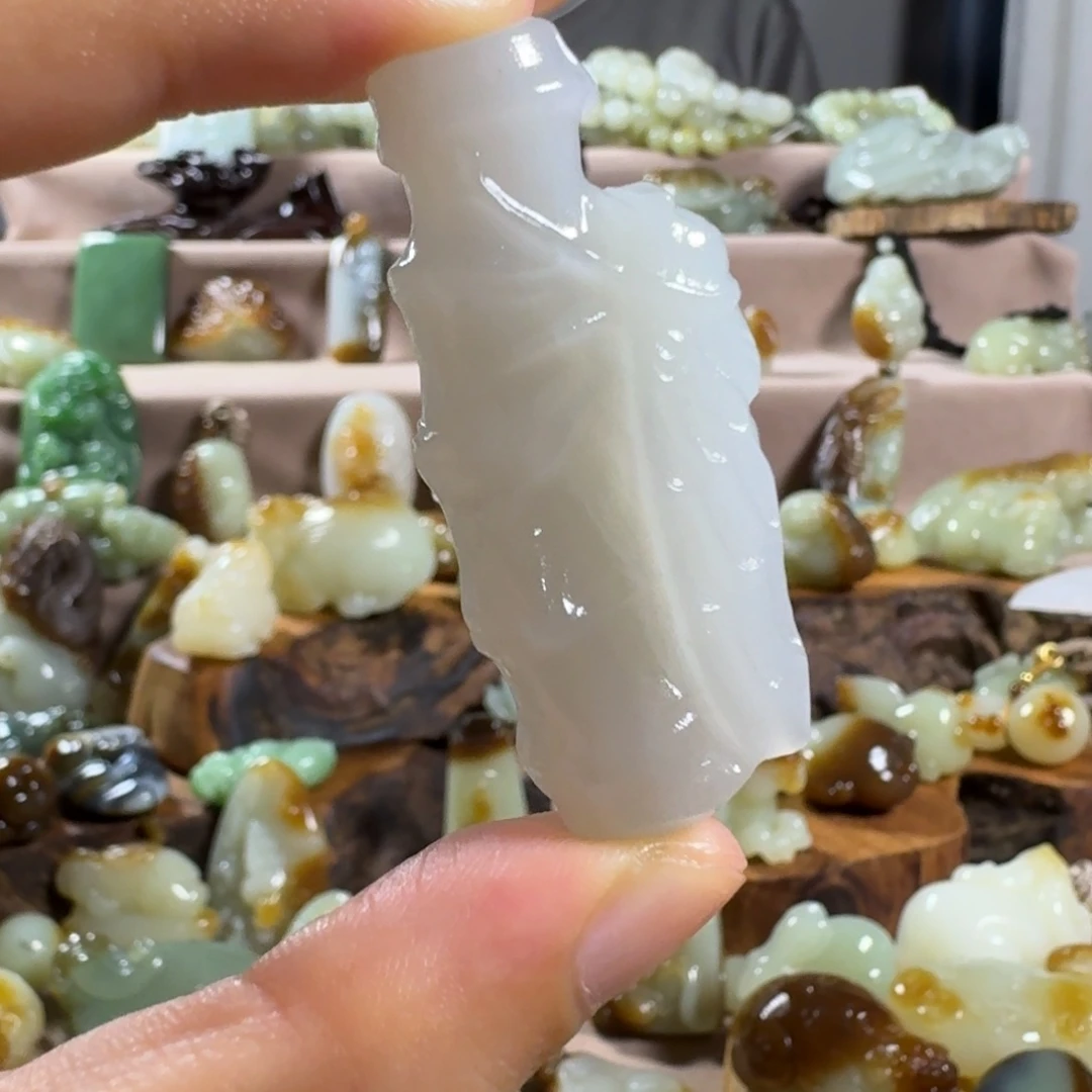 颈饰未镶嵌和田玉（糖玉）