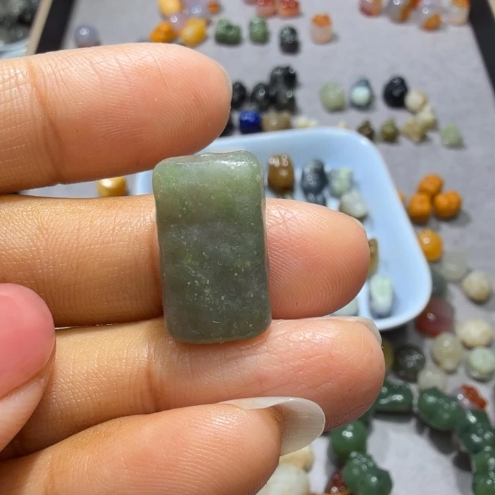 和田玉未镶嵌珠宝奇石