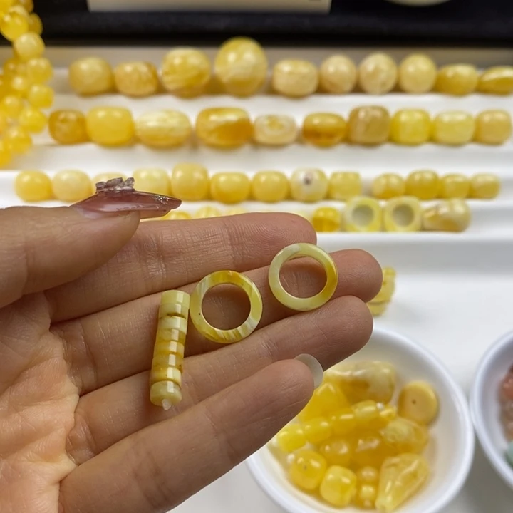 未镶嵌蜜蜡裸石慵***?微瑕