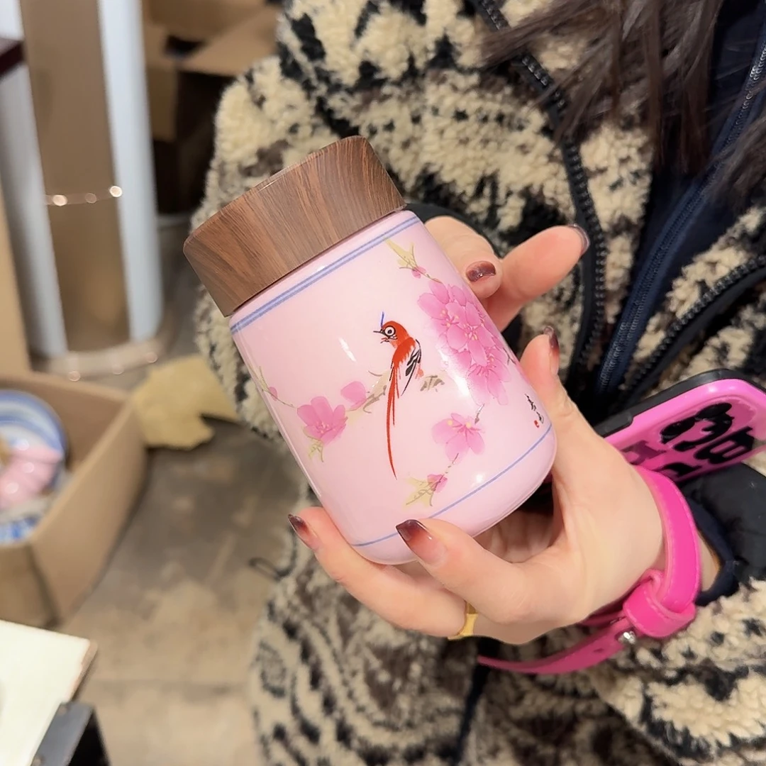 摆件瓷/////景德镇陶瓷瓷器。