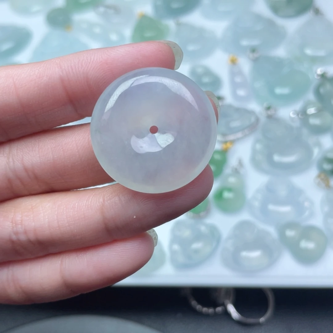 翡翠未镶嵌颈饰平安扣