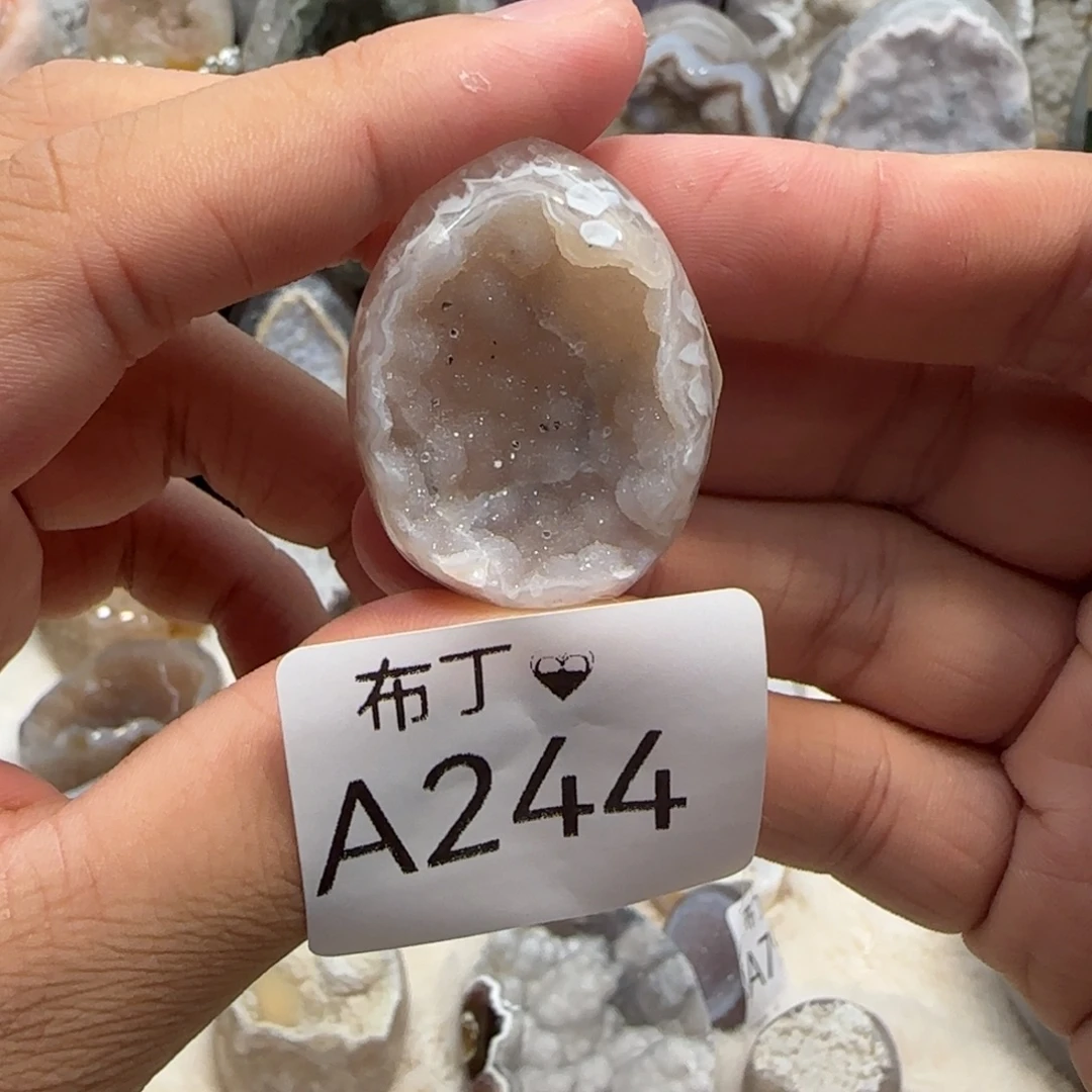 未镶嵌水晶大型摆件（非配饰）