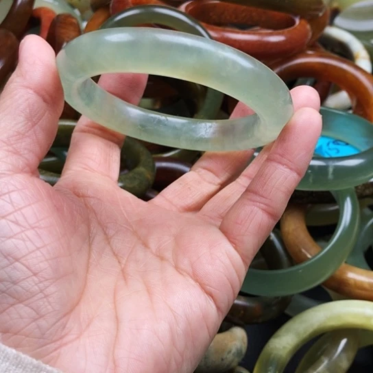 蛇纹石玉手镯未镶嵌葡**鱼