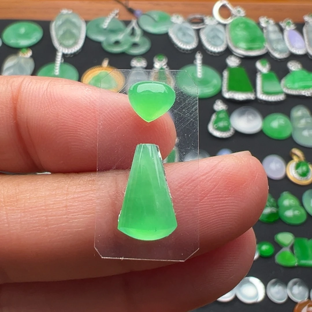 翡翠未镶嵌颈饰牌12