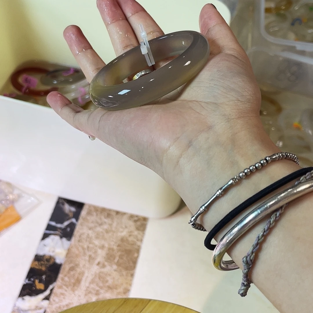 夏***冰玛瑙/玉髓合金手镯