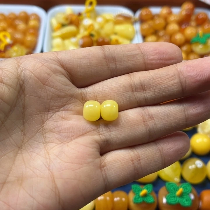 琥珀未镶嵌裸石卡9加浓蜡墩一对