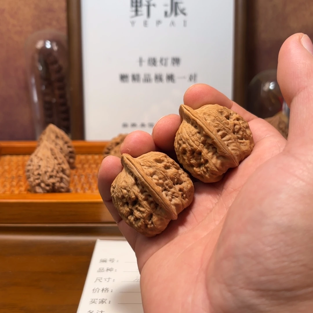 文玩核桃吊坠赤龙鸡心Q5967