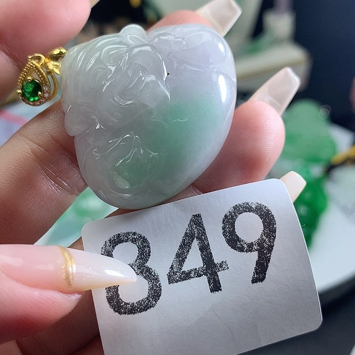 翡翠未镶嵌吊坠(赠链)翡翠