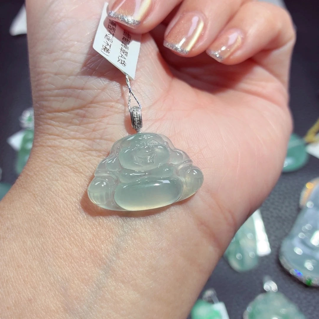 颈饰18K金镶嵌翡翠佛