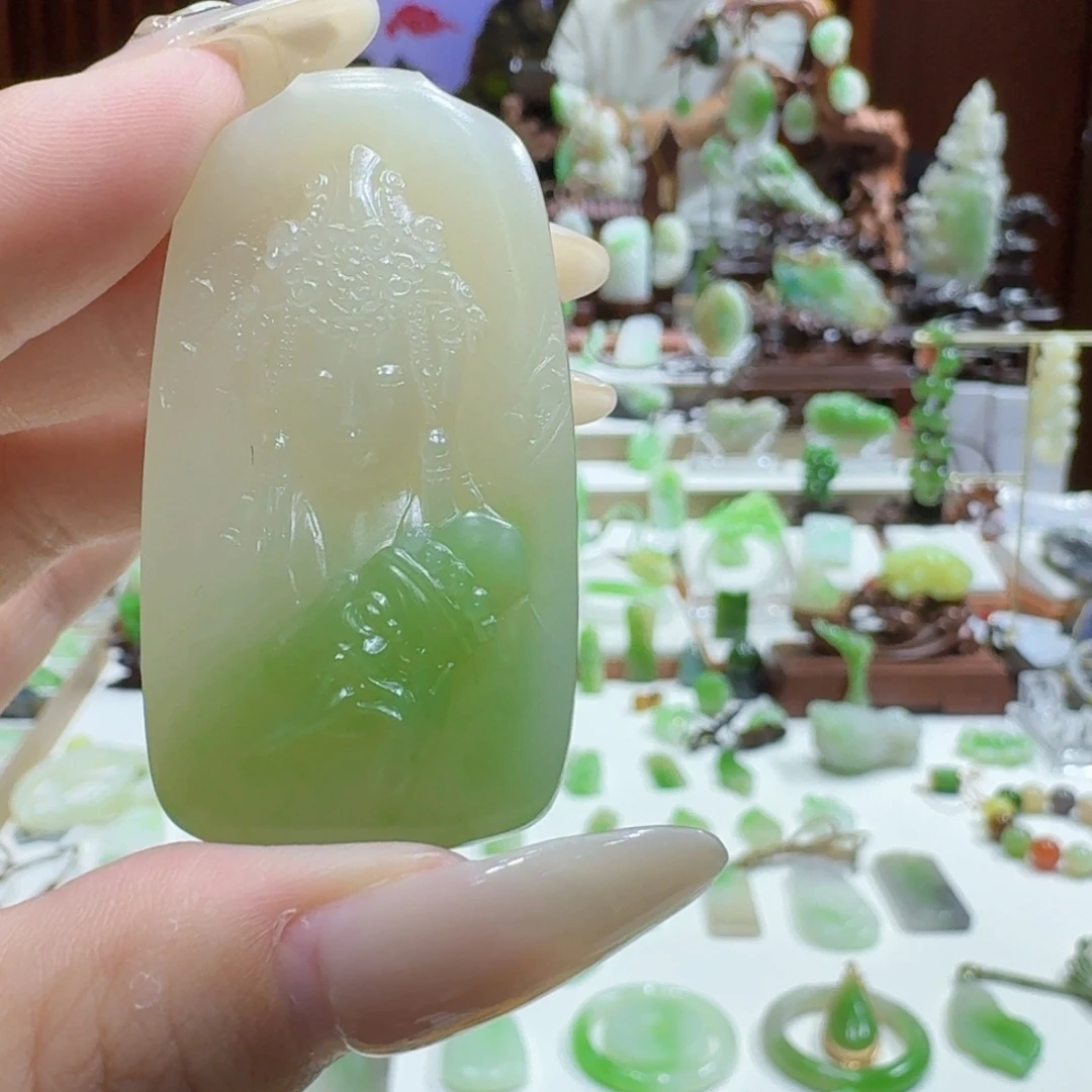 未镶嵌和田玉（翠青玉）挂件翠青扎基拉姆