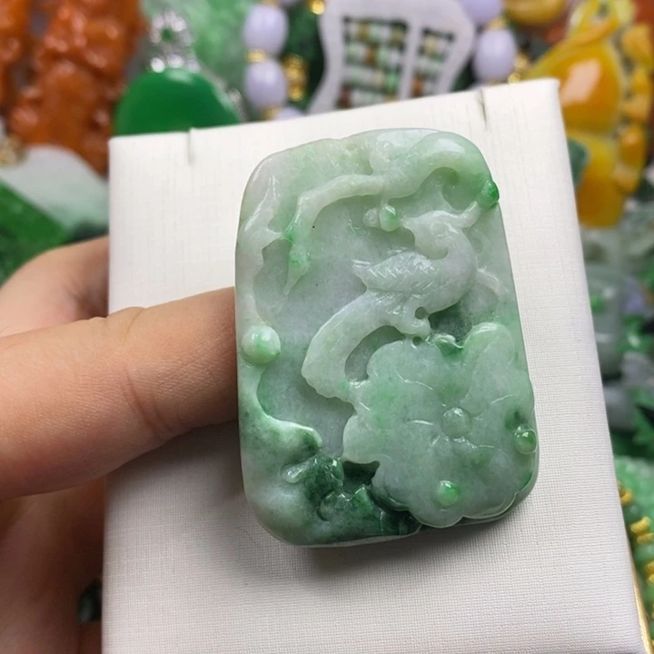 翡翠未镶嵌吊坠(赠链)