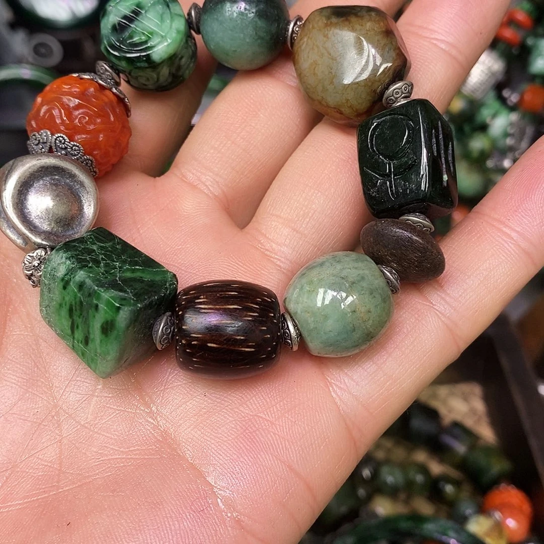 未镶嵌手链翡翠漂亮美眉