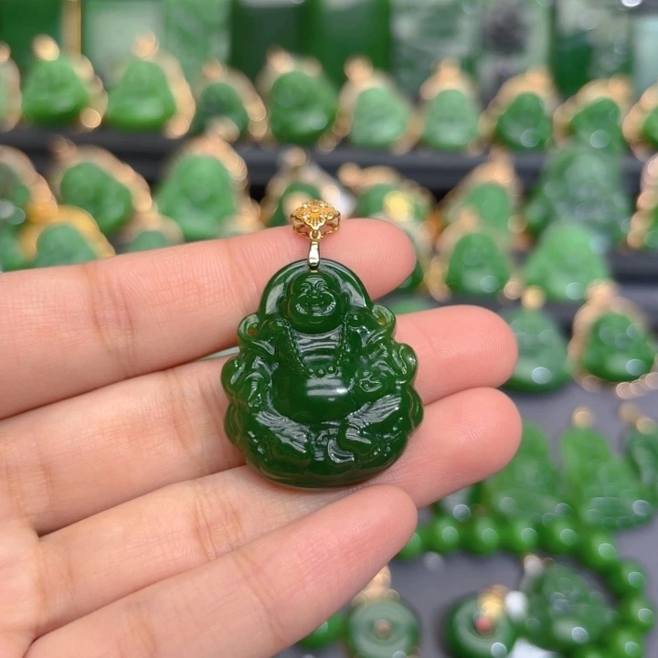 颈饰18K金镶嵌和田玉（碧玉）