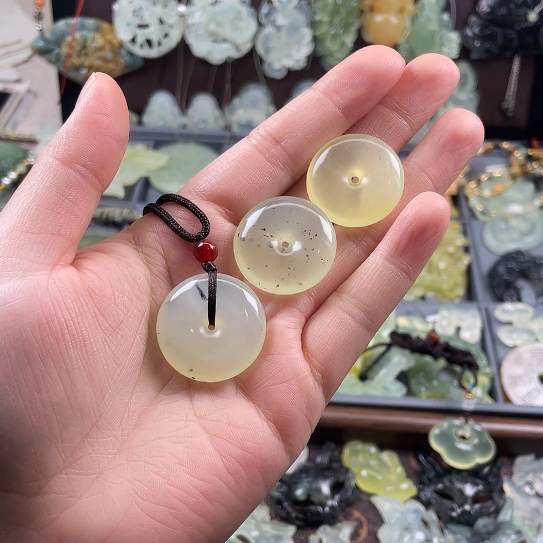 岫玉未镶嵌吊坠(赠链)
