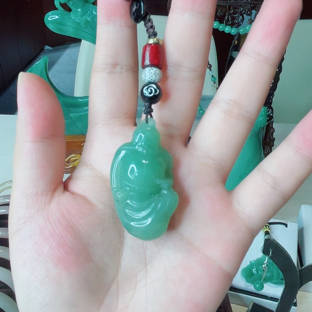 颈饰未镶嵌密玉（石英质玉）