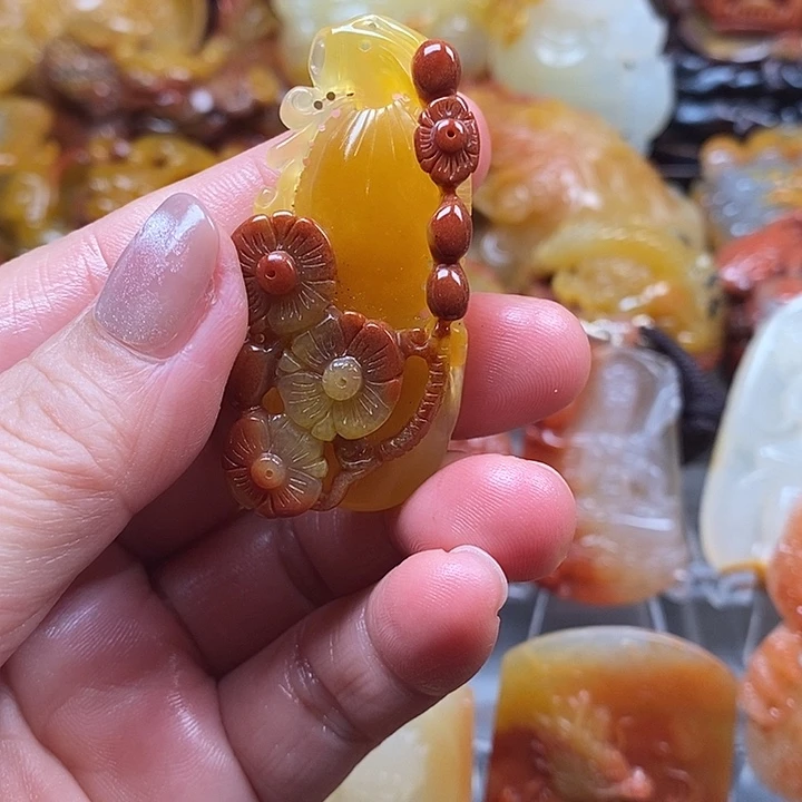 石英质玉（黄龙玉）合金颈饰