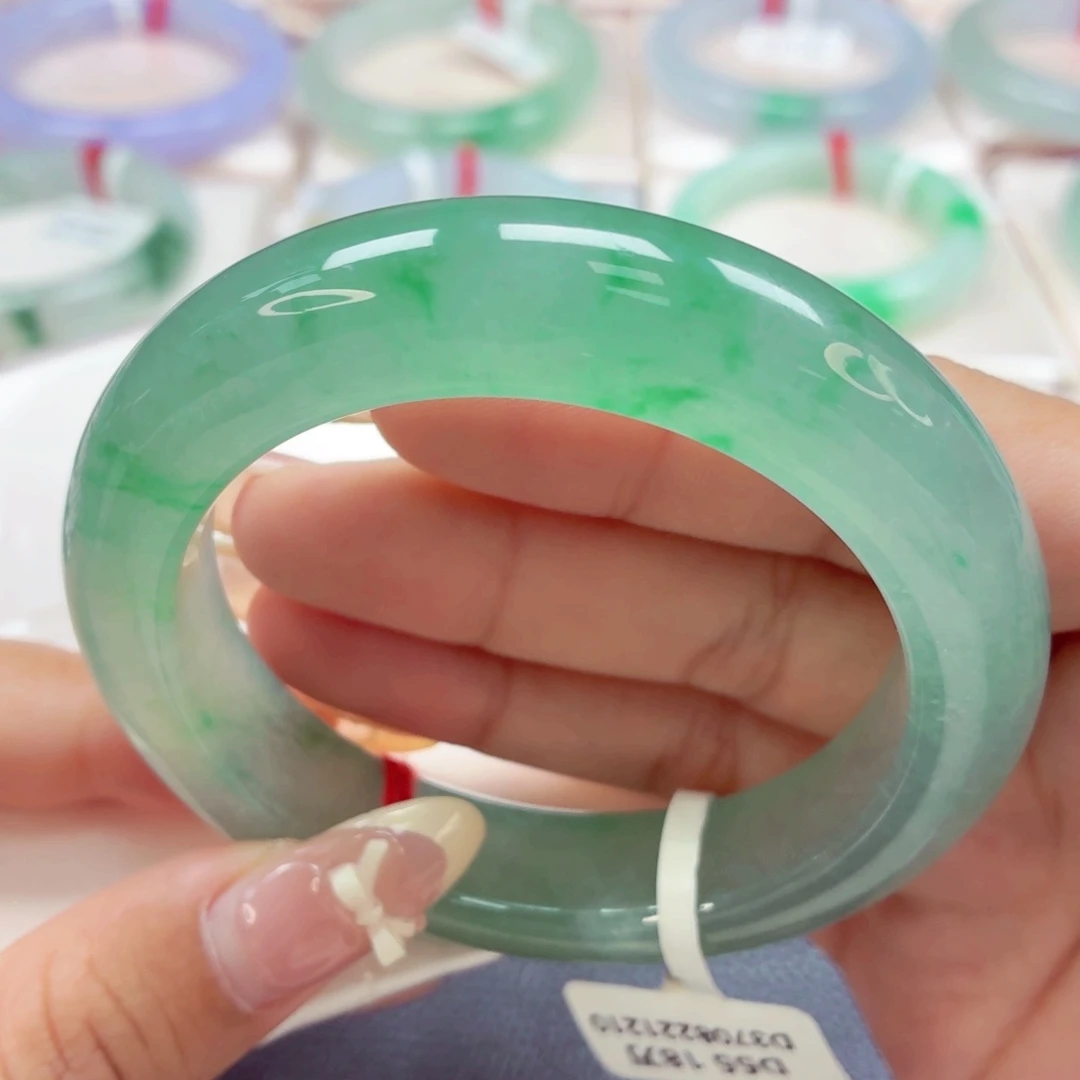 翡翠未镶嵌手镯68薄荷绿底飘金丝阳绿55-35