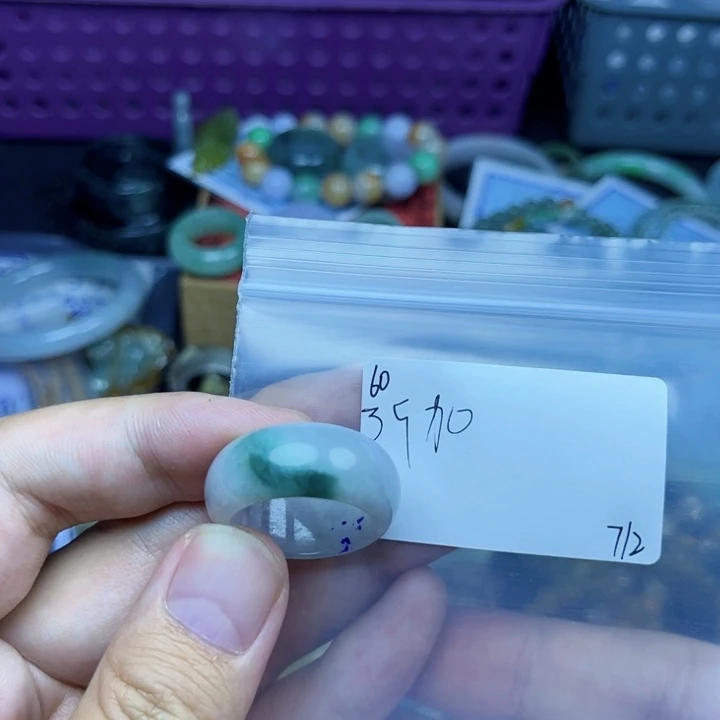 柠***蜜翡翠戒指未镶嵌翡翠