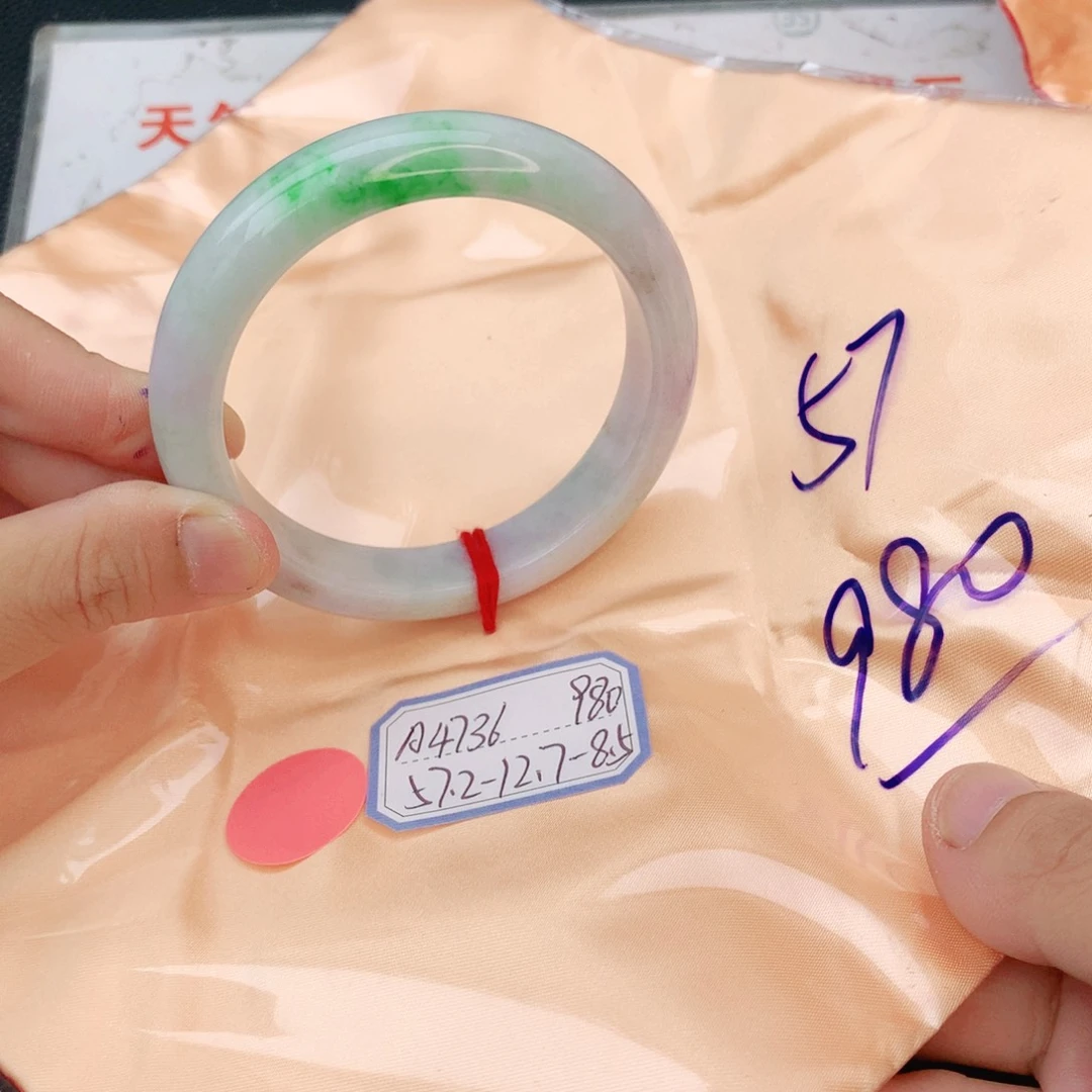 翡翠手镯未镶嵌翡翠