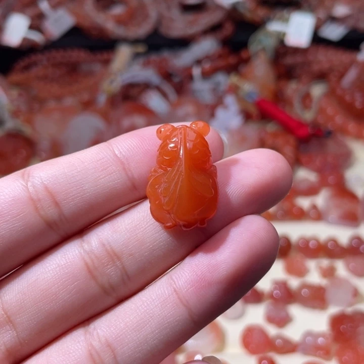 未镶嵌珠宝饰品南红玛瑙金鱼吊坠299