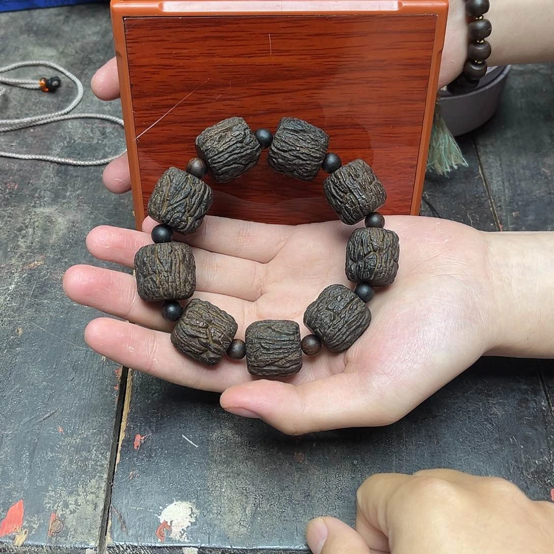 大叶紫檀（黑酸枝木类）