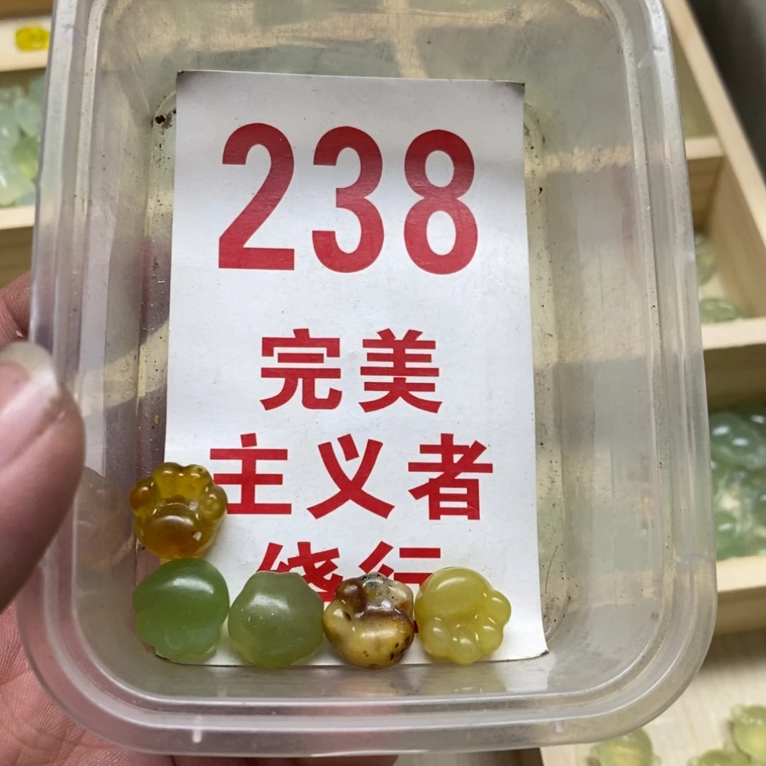 蛇纹石玉挂坠足银镀金镶嵌