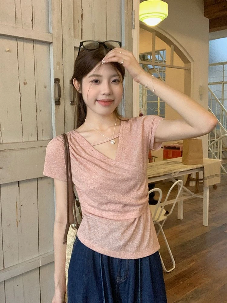 不规则交叉V领短袖T恤女2025夏季新款设计感显瘦百搭瘦腰上衣女潮